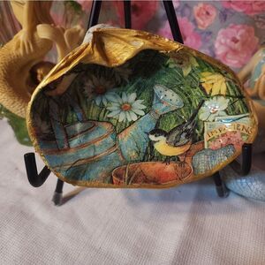 DECOUPAGE CLAM SHELL  